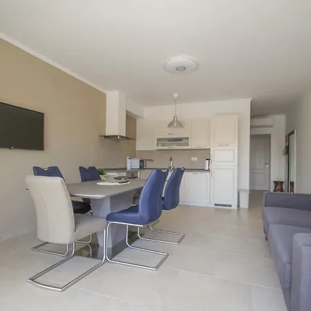 Apartman Dino A22 Bužinija